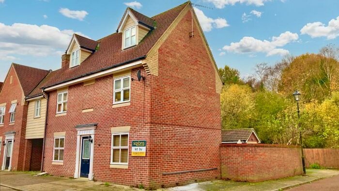 5 Bedroom Semi-Detached House To Rent In Hatcher Crescent, Colchester, Essex, CO2