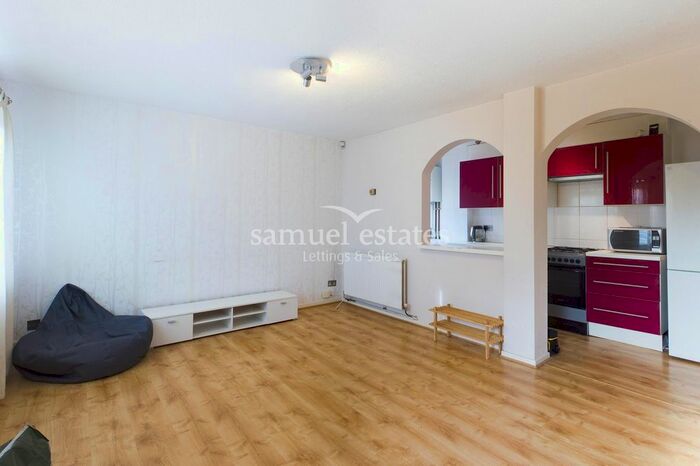 2 Bedroom End Of Terrace House To Rent In Hogarth Crescent, Colliers Wood, London, SW19