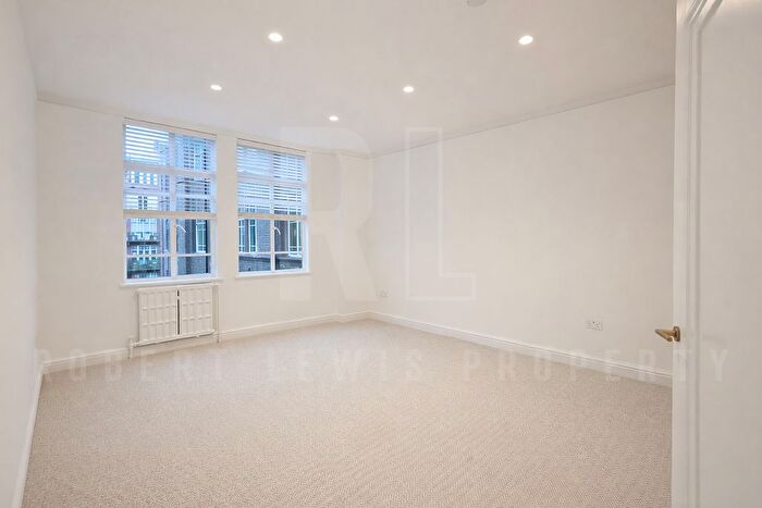 2 Bedroom Flat To Rent In Oakwood Court, London, W14
