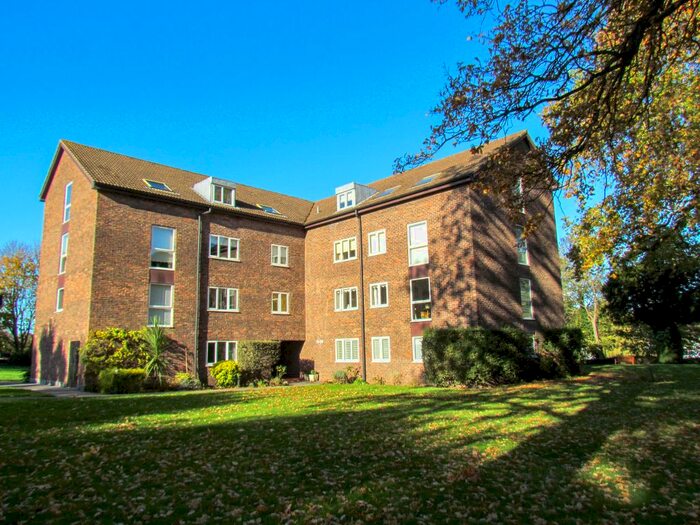 2 Bedroom Flat To Rent In Hillrise, Walton-On-Thames, KT12