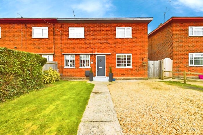 3 Bedroom Semi Detached House For Sale In The Close, Burghfield Common, Reading, Berkshire, RG7