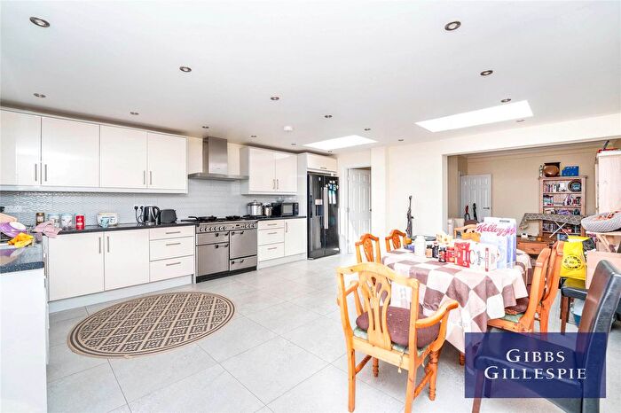5 Bedroom Semi-detached House To Rent In Uneeda Drive, Greenford, UB6