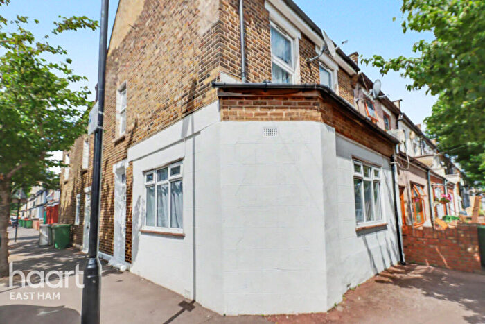 1 Bedroom Maisonette For Sale In Market Street, London, E6