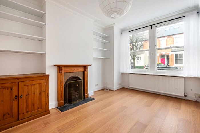 1 Bedroom Flat To Rent In Balvernie Grove, Southfields, SW18