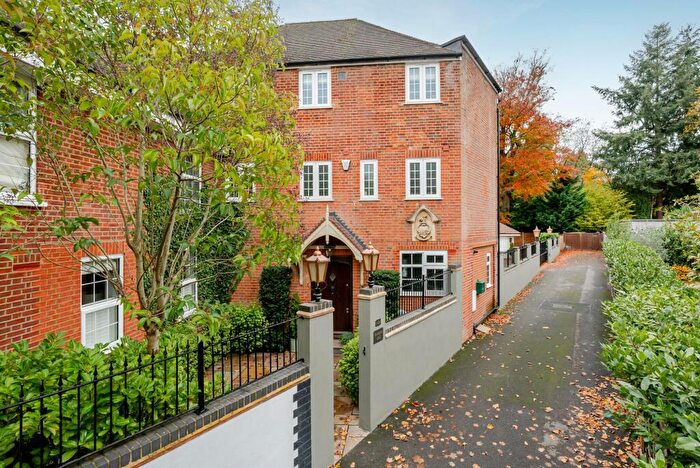 5 Bedroom End Of Terrace House For Sale In Chobham Road, Ascot, SL5