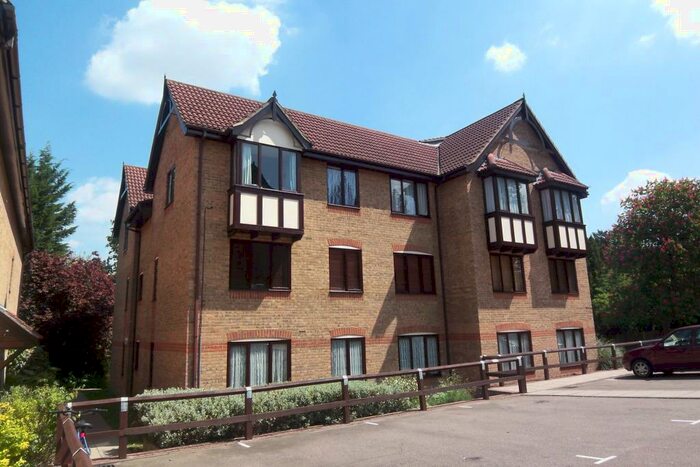 1 Bedroom Flat To Rent In Durham Avenue, Bromley, BR2