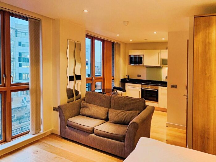 Flat To Rent In Wharf Approach, Leeds, West Yorkshire, LS1