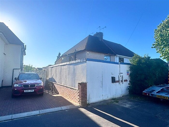 3 Bedroom Semi-detached House For Sale In Ashford Close, Ashford, TW15