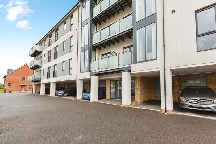 2 Bedroom Flat For Sale In Ruston Close, Reading, RG2