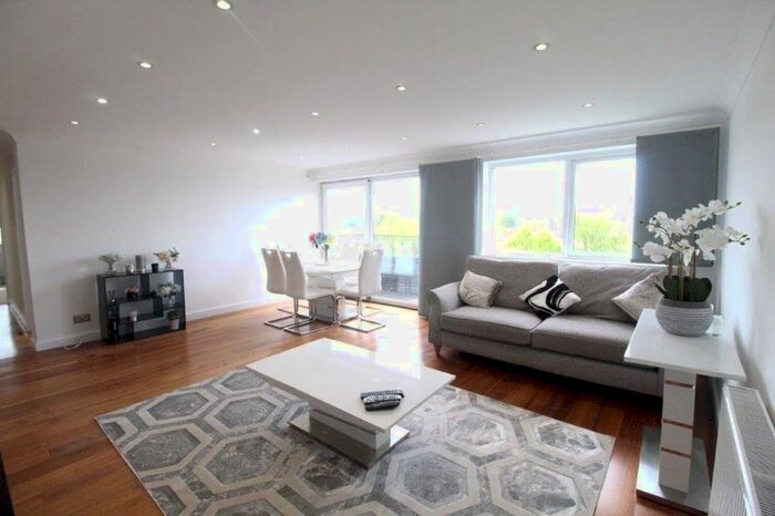 3 Bedroom Flat To Rent In Temple Fortune Lane, London, NW11