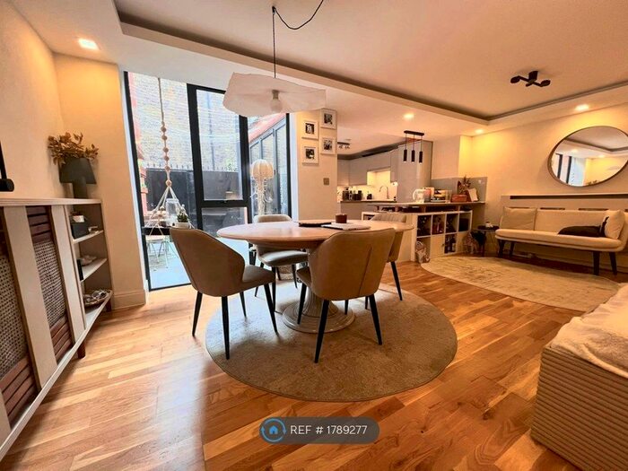 2 Bedroom Flat To Rent In Camberwell Road, London, SE5