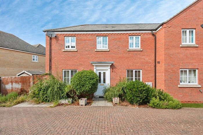 3 Bedroom Semi-detached House For Sale In Cooks Way, Biggleswade, SG18