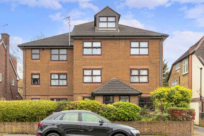 2 Bedroom Flat To Rent In Lewin Road, London, SW16