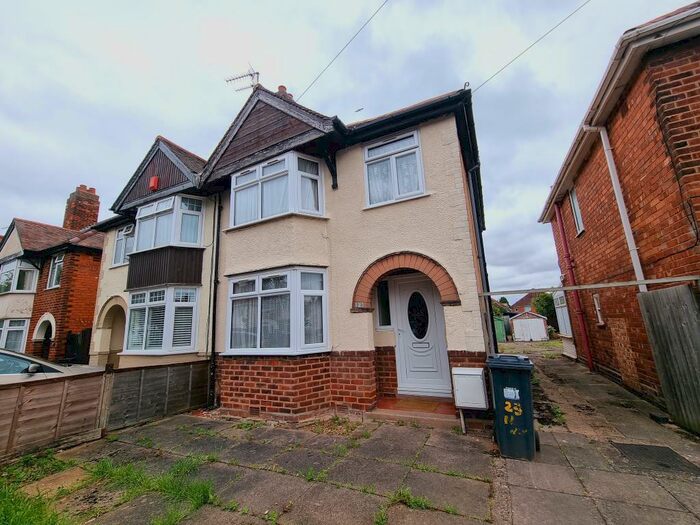 4 Bedroom Semi-Detached House To Rent In Northway, Leamington Spa, CV31