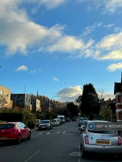 3 Bedroom Flat To Rent In Roxborough Park, Harrow, HA1