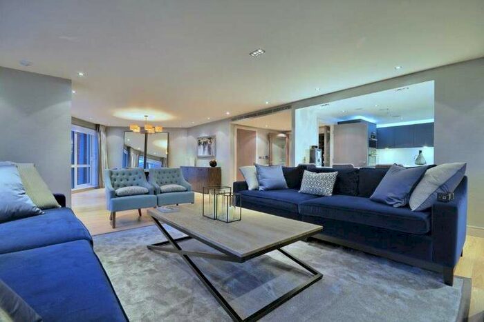 3 Bedroom Flat To Rent In Doulton House, Chelsea Creek SW6