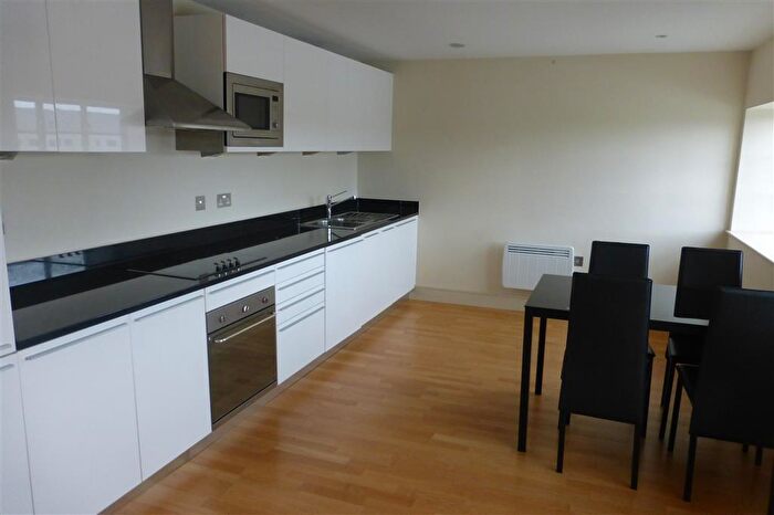 2 Bedroom Flat To Rent In Hayes Road, Sully, Penarth, CF64