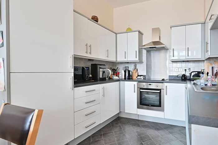 2 Bedroom Flat To Rent In Wilmingon Close, Watford, WD18