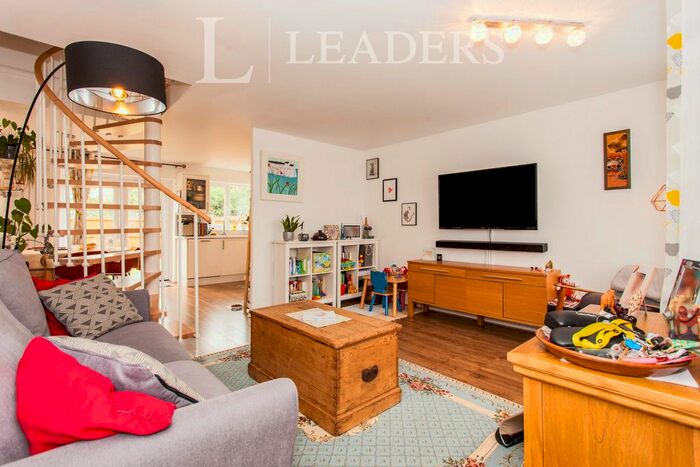 3 Bedroom Semi-Detached House To Rent In The Paddocks, Cambridge, CB1