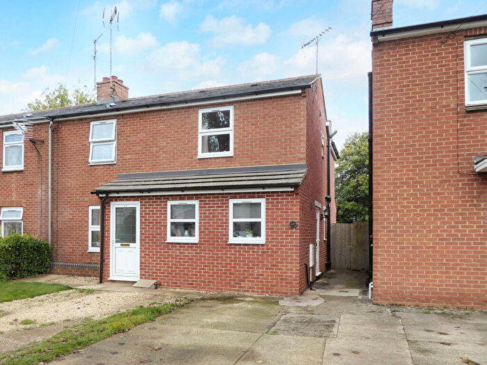 2 Bedroom End Of Terrace House For Sale In Easington Road, Banbury, OX16