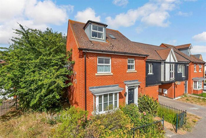 4 Bedroom Link Detached House For Sale In Crossways, Sittingbourne, Kent, ME10