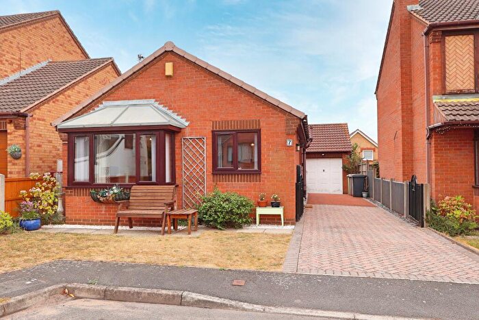 2 Bedroom Detached Bungalow For Sale In Compton Drive, Creswell, Derbyshire, S80