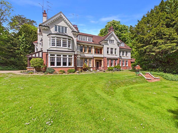 2 Bedroom Flat For Sale In Harestone Valley Road, Caterham Valley, CR3