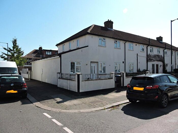 4 Bedroom End Of Terrace House For Sale In Logan Road, Edmonton, London, N9
