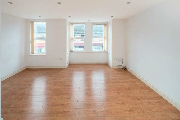 Studio To Rent In Springfield Road, London, N15