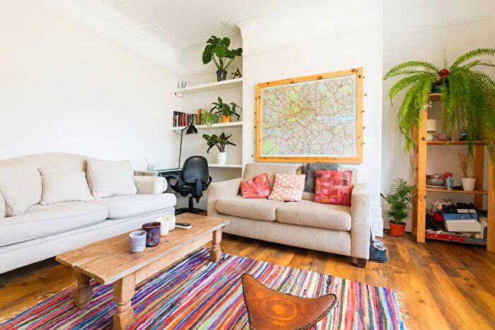 2 Bedroom Flat To Rent In Alexandra Grove, Finsbury Park, N4