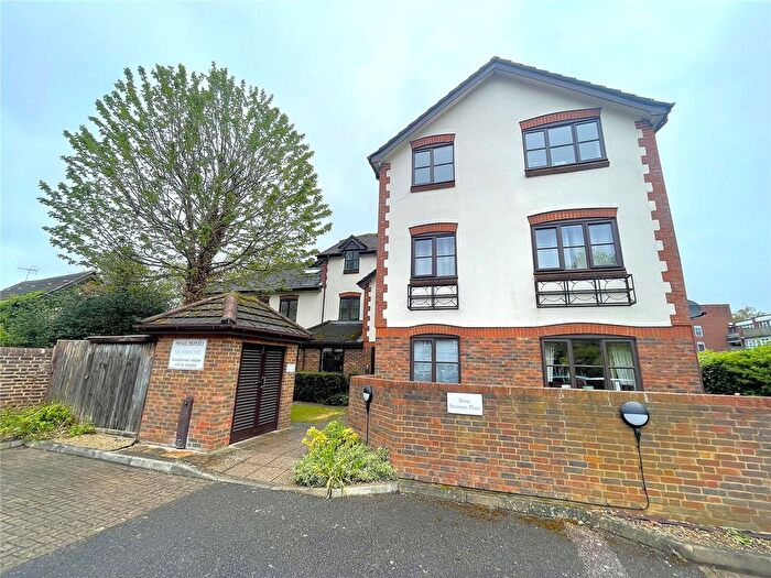 2 Bedroom Flat To Rent In Leas Road, Guildford, Surrey, GU1