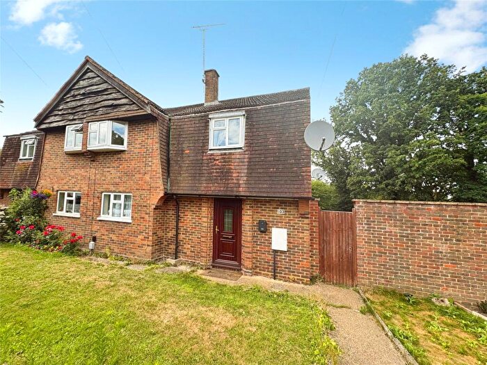 3 Bedroom House To Rent In Hawthorn Road, Woking, Surrey, GU22
