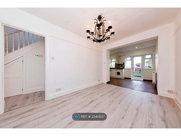 3 Bedroom End Of Terrace House To Rent In The Glade, Croydon, CR0