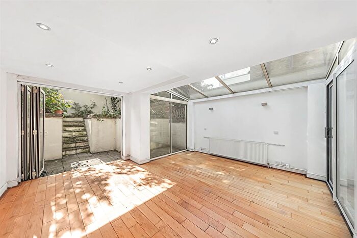 2 Bedroom Flat To Rent In Bellefields Road, London, SW9