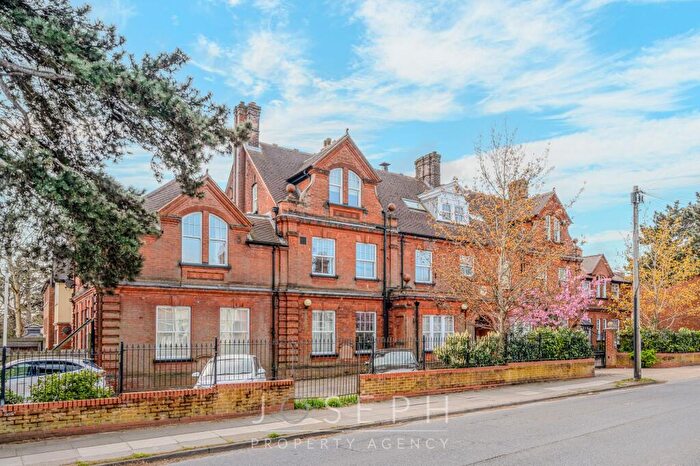 3 Bedroom Flat For Sale In Foxhall Road, Ipswich, IP3