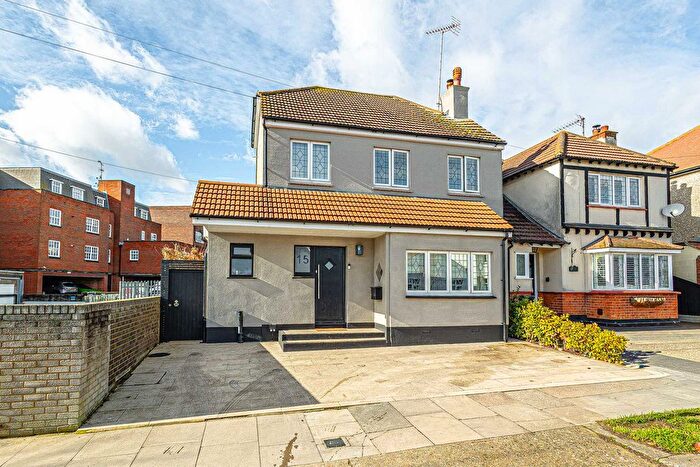 4 Bedroom Semi-Detached House For Sale In Gordon Road, Leigh-On-Sea, SS9