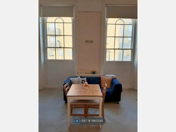 Studio To Rent In North Road, London, N7