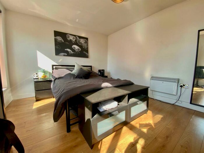 2 Bedroom Apartment To Rent In Bayhall Apartments, Huddersfield, HD1
