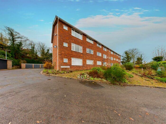2 Bedroom Apartment To Rent In Court Drive, Cromer, NR27