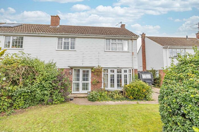 3 Bedroom Semi-Detached House For Sale In River Court, Chartham, Canterbury, Kent, CT4
