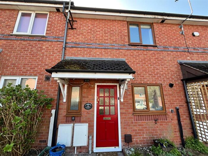 3 Bedroom Terraced House For Sale In Hob Hill, Stalybridge, SK15