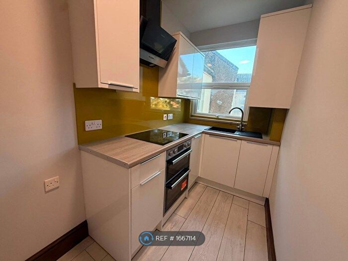 2 Bedroom Flat To Rent In Jenner Road, Rochester, ME1