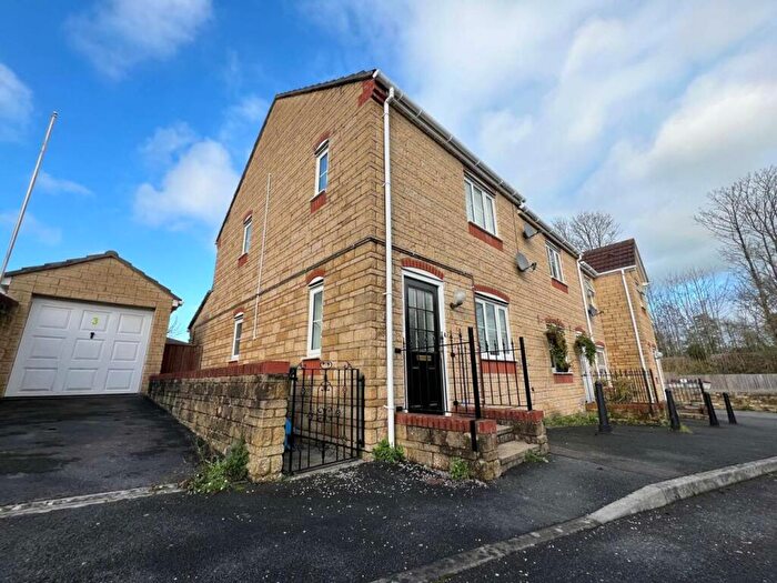 2 Bedroom End Of Terrace House To Rent In Singers Court, Frome, Somerset, BA11