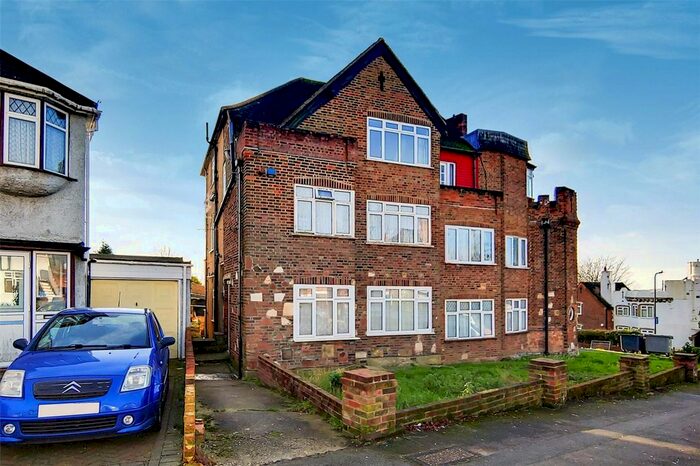 2 Bedroom Flat To Rent In Wakemans Hill Avenue, London, NW9