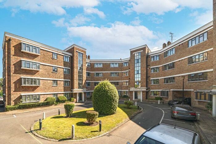 2 Bedroom Flat To Rent In Kingsbridge Avenue, London, W3