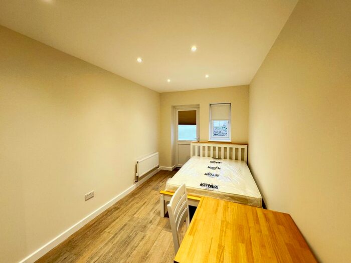 Studio To Rent In Cardington Square, Hounslow, TW4