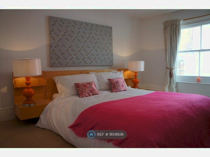 3 Bedroom Flat To Rent In High Street, Rye, TN31