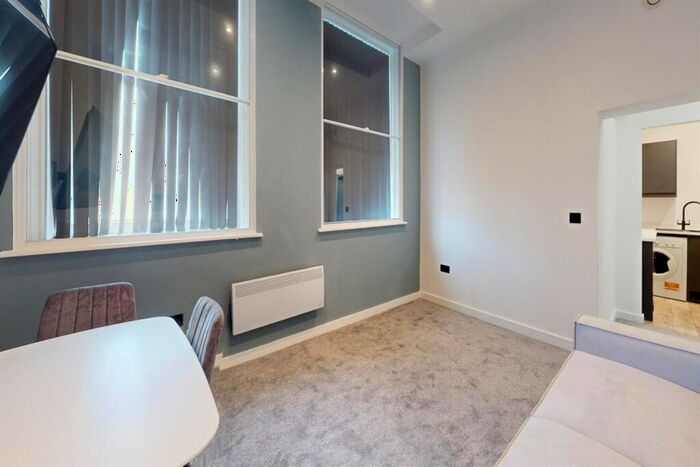 3 Bedroom Apartment To Rent In - Low Pavement, Nottingham, NG1