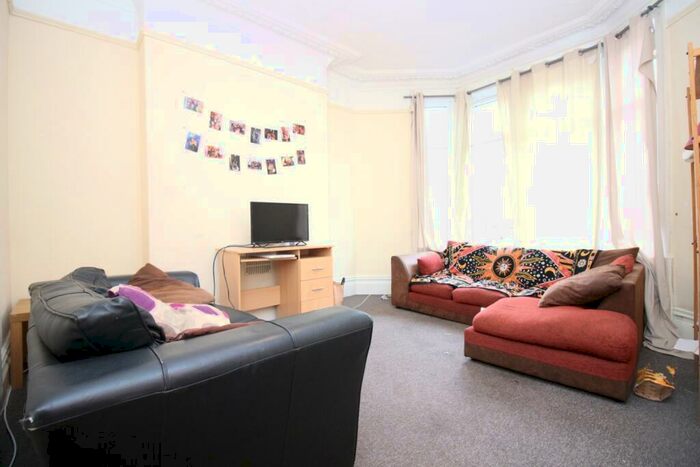 4 Bedroom Terraced House To Rent In Albany Road, Roath, CF24