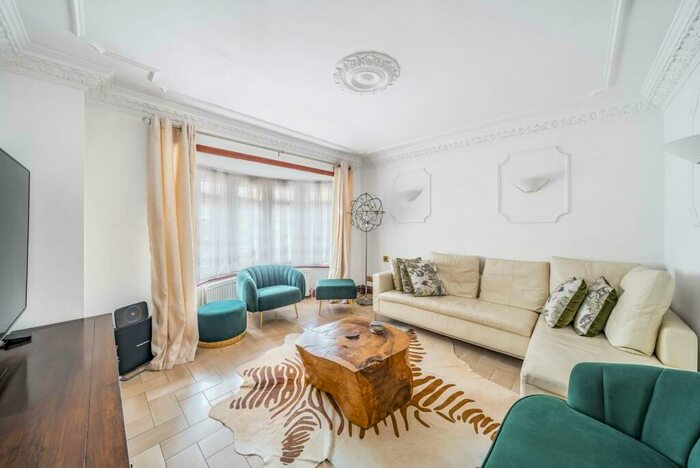 5 Bedroom Detached House To Rent In Leavesden Road, Stanmore, HA7